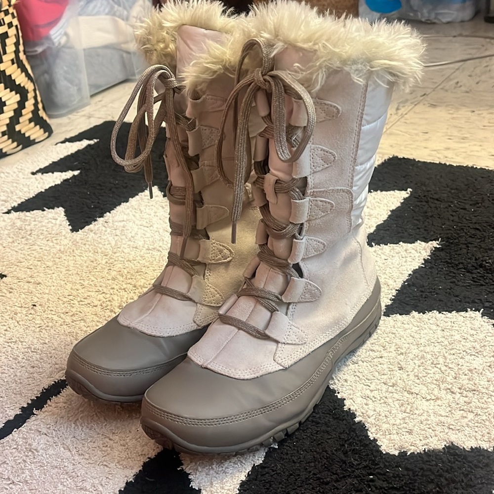 North Face Winter Waterproof Suede Snow Boots in Grey in Womens 8